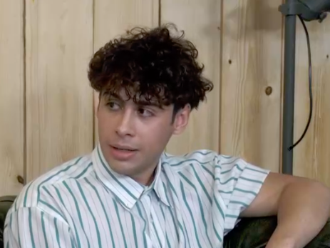 Lui è <a href="/danieledavi_/">Daniele Daví</a> , 20 anni, content creator: racconta con un linguaggio personale e ironico le problematiche dei ragazzi su <a href="/YouTube/">YouTube</a> e <a href="/tiktok_us/">TikTok US</a> 

Non spaventatevi se i vostri figli parlano alla telecamera! 

#Nconf21