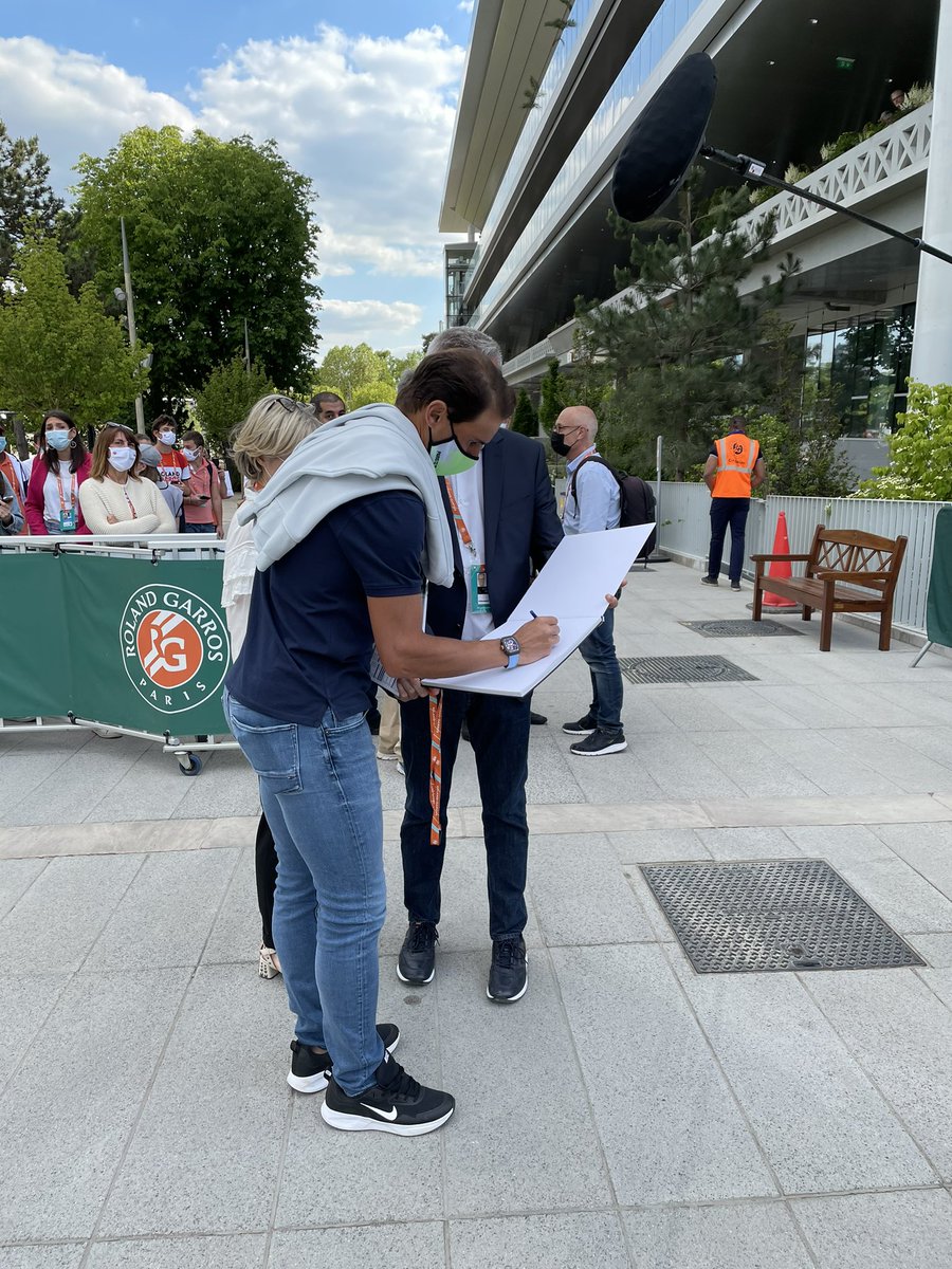 Inauguration de la statue en hommage à <a href="/RafaelNadal/">Rafa Nadal</a> #RolandGarros