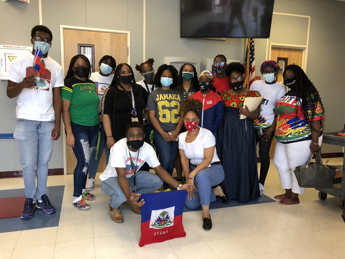 Mrs. L. Vargas-Edwards tweet media