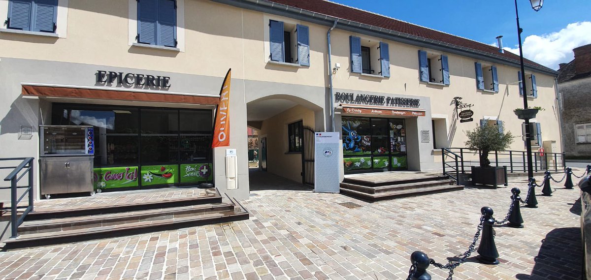 Prefet77's tweet photo. #FranceRelance 🟢
À #Machault, un ancien corps de ferme fait peau neuve avec la création d’une école, de commerces et d’une salle polyvalente.
Le sous-préfet de Melun Cyrille Le Vély s’est rendu sur les lieux du projet soutenu par le #PlanDeRelance aux côtés du Maire C.Poteau https://t.co/cTOBHhJpLS