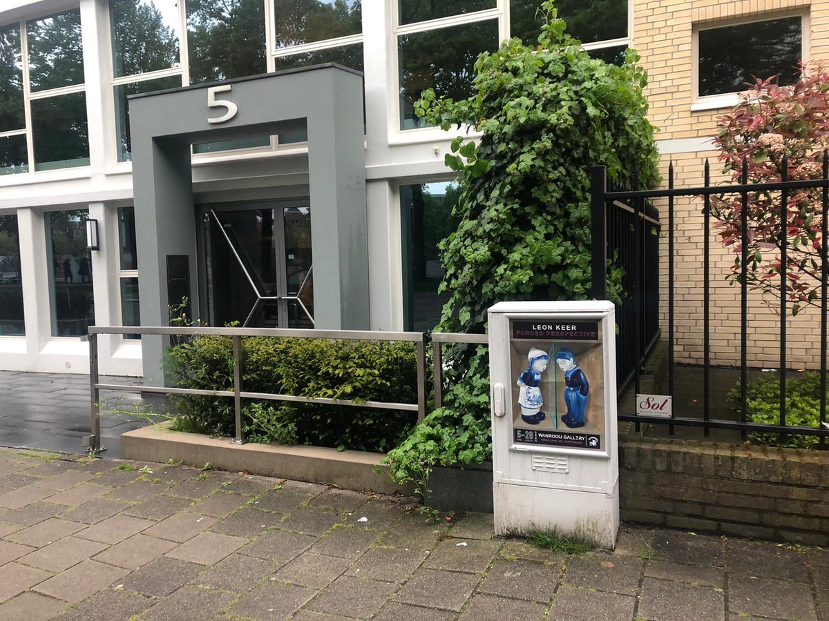 WanrooijGallery's tweet photo. Today Flyerman started the campagne Forced Perspective for 8 weeks in my city Amsterdam @leonkeer https://t.co/yS7sHbwnwr
