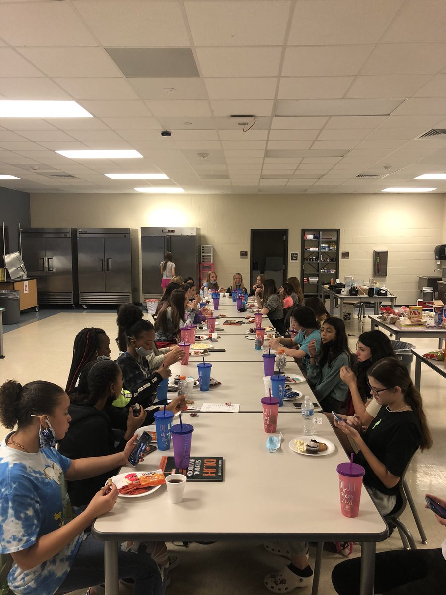 Saying goodbye is NEVER easy!!!  End of the year cheer party!!!
#leamanchargers