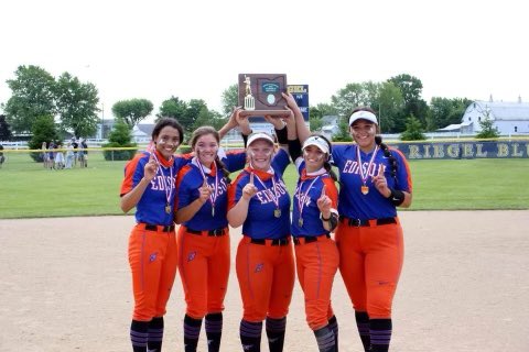 EHS2o21's tweet photo. So proud of our SENIOR softball players on their amazing careers!! Congrats and Goodluck in the future: Kayla, Deana, Danielle, Aliyah and Mallory 💙🥎 https://t.co/6Bsb7mIRfO
