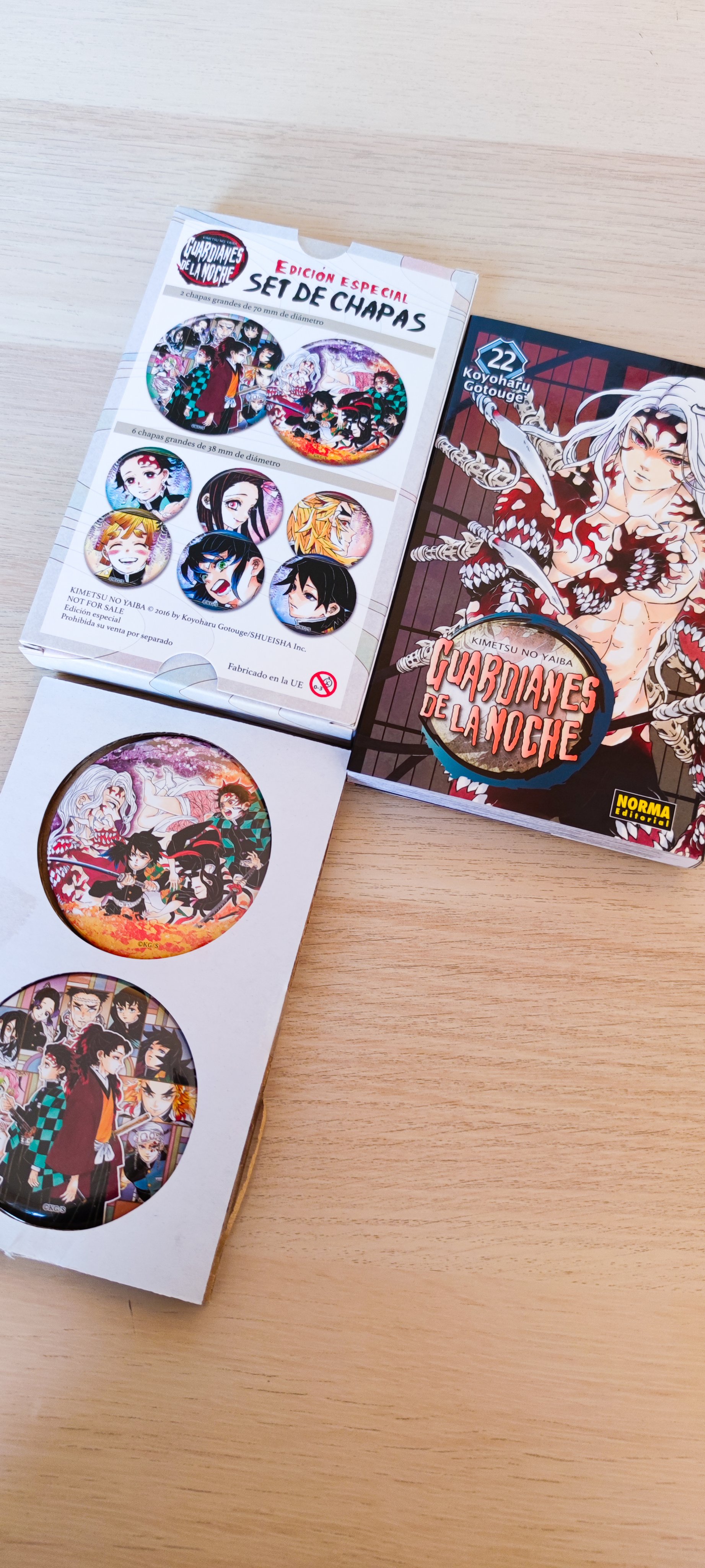 تويتر Normaedmanga على تويتر Venga Va Un Pequeno Vistacito A La Edicion Especial Del Volumen 22 De Guardianes De La Noche Recordad Que En Esta Ocasion Incluye Set De Chapas De