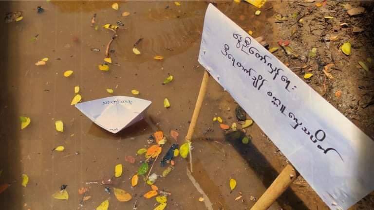 Hninoo25009349's tweet photo. Paper boat strike was held by youths from Rakhine to overthrow the military coup. #May27Coup  #WhatsHappeningInMyanmar #StopInternetRestrictions  https://t.co/Ye4wq1f9iK
