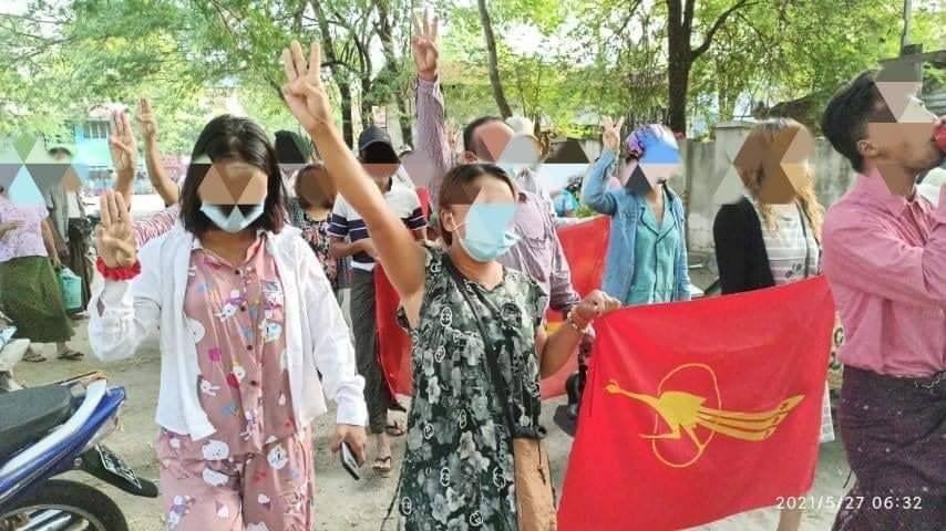 Myanmar_Now_Eng's tweet photo. Members of the Myingyan People's Movement Committee protested today (May 27) against Myanmar's coup regime in Myingyan Sanpya Market. 

Photos: CJ

#WhatsHappeningInMyanmar https://t.co/MH3wrKXlys
