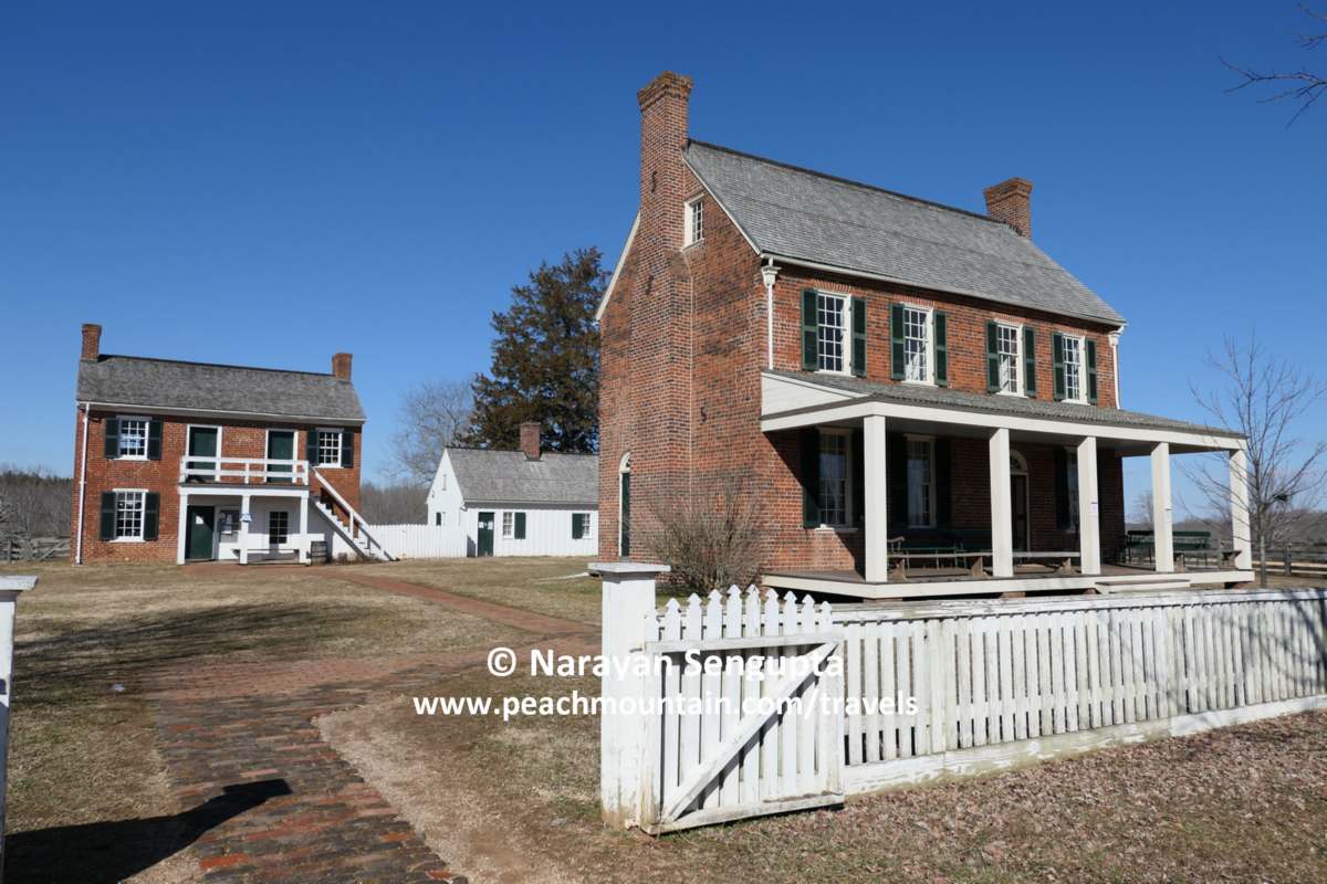 USAS_WW1's tweet image. #OTD Robert E. Lee #CivilWar The Civil War was horrific war for the freedom to keep slaves. April 9, 1865: Lee surrenders to Ulysses S. Grant at Appomattox Court House, Virginia. The war wasn't 100% over, but this loss sealed the Confederacy's fate.