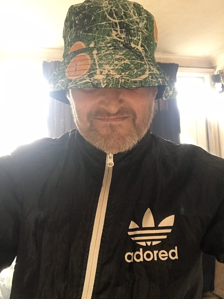 LepesVlad's tweet photo. @aksuperk Thank you mate. I love my 3/// stripes. I take my sssts test tomorrow then next year I’m taking my smsts to run sites,Better wage and go further up the ladder. Also I’m at a The Total Stone Roses &amp; Oaysis at one of my local boozers. Wear with Samba OG or my Beckenbaur Allrouders https://t.co/qqytG1NNXw
