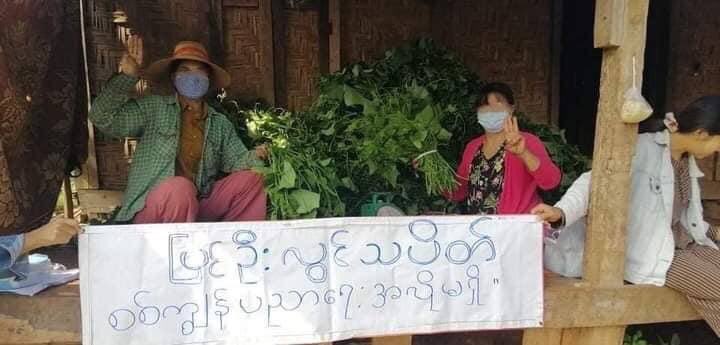 Hninoo25009349's tweet photo. We don't want military slavery education, yelled by farmers from Pyinoolwin. #May27Coup  #WhatsHappeningInMyanmar #StopInternetRestrictions  https://t.co/HPHHOc5TXI