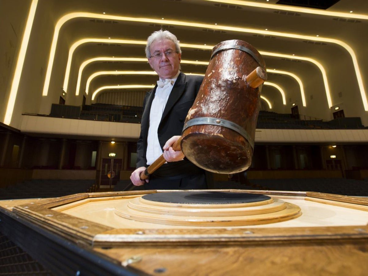MikhailUC's tweet photo. En Essen, Saalbau, se estrena la Sinfonía No. 6 en La menor, mejor conocida con el subtítulo de "Trágica", de Gustav Mahler, quien dirigió la presentación. La obra, compuesta en una difícil circunstancia, fue un fracaso enmarcado en la incomprensión de la crítica y el público. https://t.co/Xu9c2a8bfP