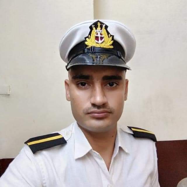 ONGC के P-305 जहाज पर तैनात सीकर जिले के गोमावली गांव के मर्चेंट नेवी के जवान विजय सिंह भावरिया जी चक्रवात ताऊते के दौरान अरब सागर में जहाज दुर्घटनाग्रस्त होने से निधन हो गया । ईश्वर शहीद की आत्मा को शांति और परिजनों को संबल प्रदान करें।