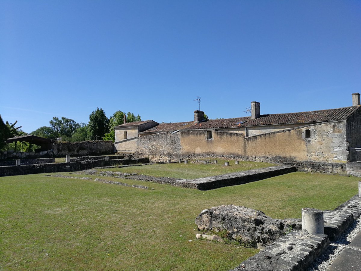 spauzat's tweet photo. Visite de la villa gallo romaine de Plassac par les 6e1 de @AFCadillac  : cet après-midi atelier mosaïque et peinture https://t.co/J2TtOskxSG