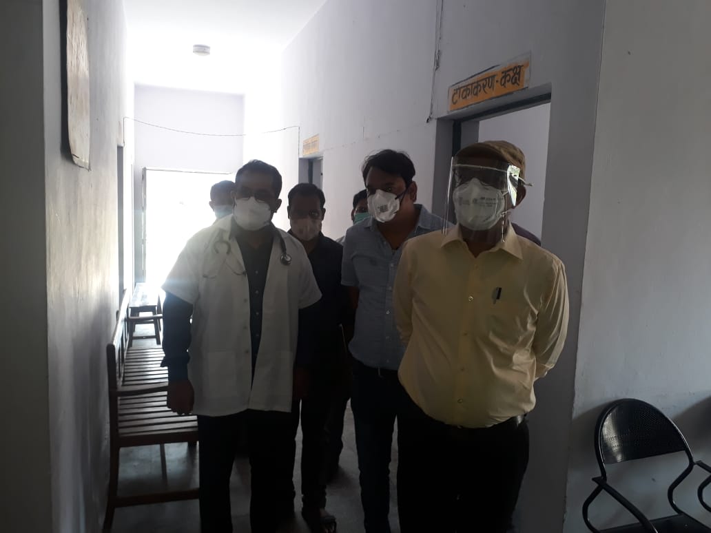 dmamroha's tweet photo. मरीजों को समुचित चिकित्सा उपलब्ध कराई जाएगी, स्वास्थ्य केन्द्र में समय से पहुँचने व मौजूद रहने के निर्देश अब किसी मरीज को इलाज के लिये परेशान नहीं होना पड़ेगा @dmamroha
@CMOfficeUP @UPGovt @myogiadityanath  @ShishirGoUP @InfoUPFactCheck https://t.co/XdZANCbj2Q