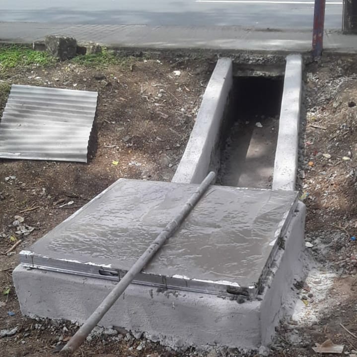 jcdepueblonuevo's tweet photo. #ObraComunal Antes y después. Personal de cuadrilla de la Junta Comunal construye cuneta de alcantarillado para el buen funcionamiento del desagüe. De esta forma evitamos inundaciones en los alrededores en tiempo de lluvias .Agradecemos la cooperación de los residentes #NoBasura https://t.co/cfzrpfcal3