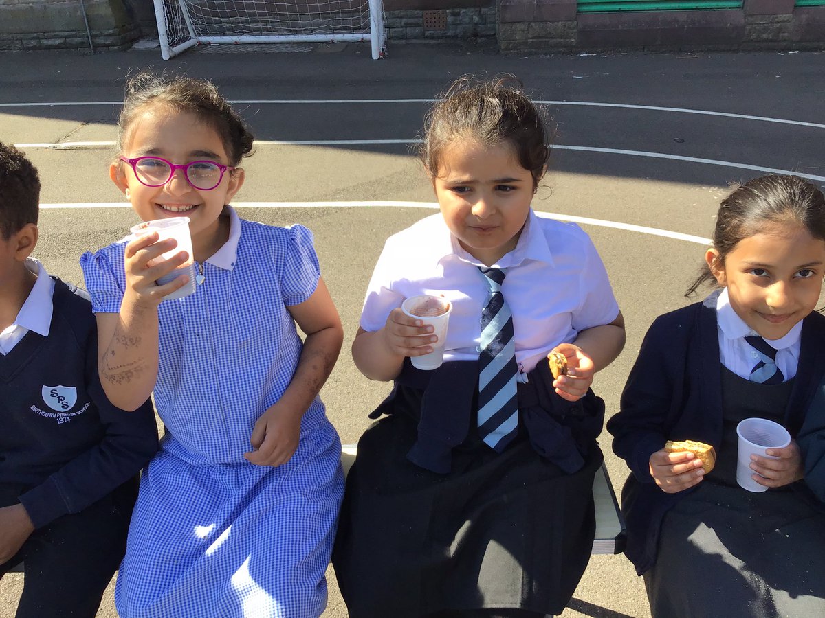 MissDudley6's tweet photo. We had so much fun at the Year 2 campfire. Lots of singing, toasted marshmallows and hot chocolate. A big thank you to the very lovely @MissMcFarlane https://t.co/33h5uqf5J9