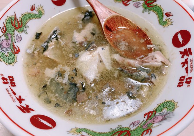 見てくれよ、この最高な見かけのスープを
(鯖と鯛の出汁に生姜が効いてるので実際美味い) 