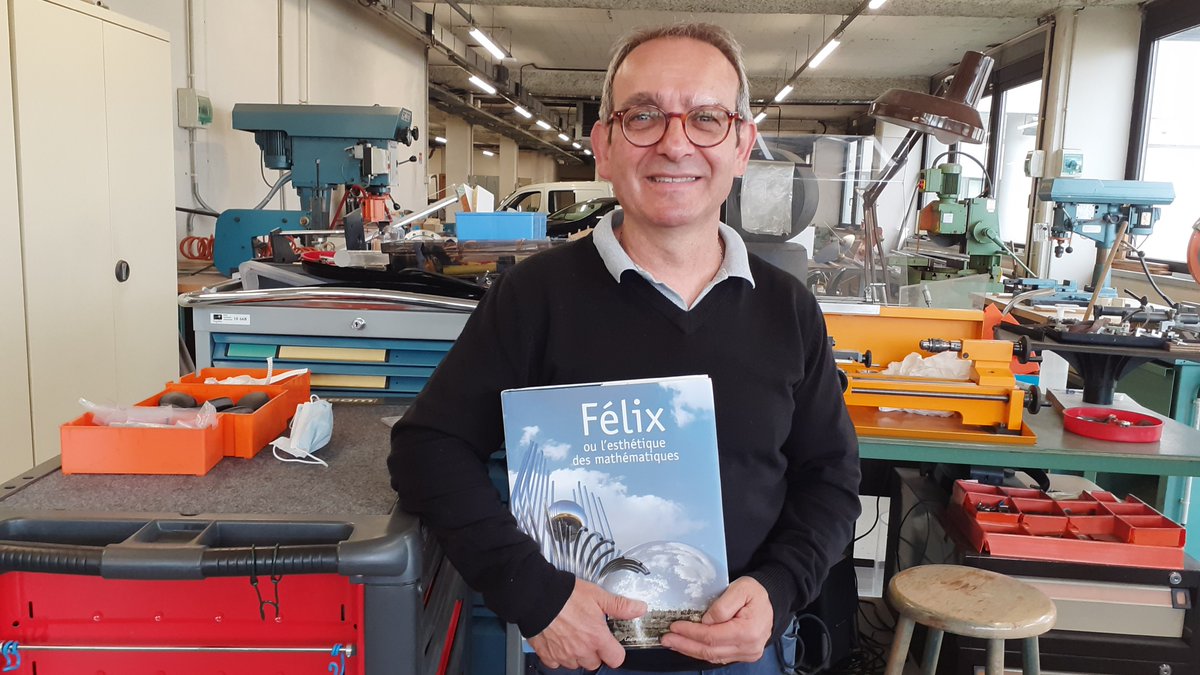 [Témoignage 📚]

"J'aime la bibliothèque car elle fait lien entre les différents domaines qui composent <a href="/centralesupelec/">CentraleSupélec</a>. La reconstitution des œuvres de Félix a été possible le grâce à son livre."

- <a href="/mariolfernandez/">Mario Fernandez</a>, mécanicien en opto-mécanique et membre de la <a href="/chairphotonics/">Chaire Photonique</a>