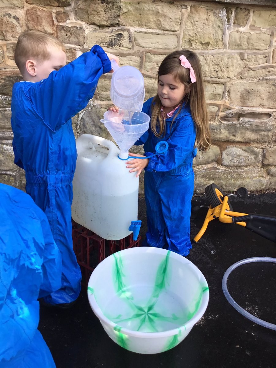 BlackfordbySch's tweet photo. 💦 💧 Wrens have throughly enjoyed exploring water play this morning! Lots of problem solving as the children worked as a team to explore and create different water ways! 💦 💧 #Eyfs @EarlyExcellence #waterplay #wrensclass #exploratoryplay https://t.co/EFHO0OPVRE