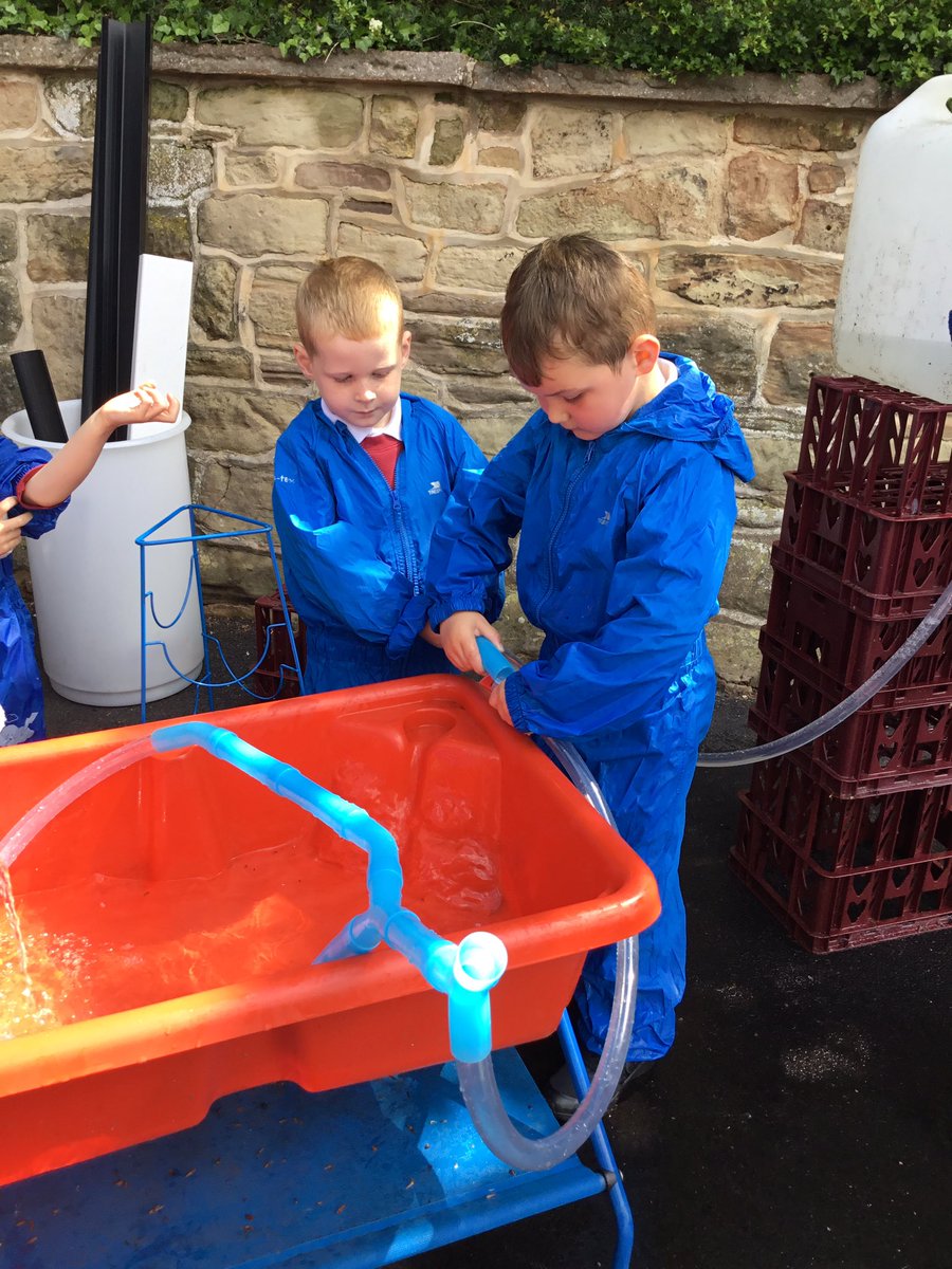 BlackfordbySch's tweet photo. 💦 💧 Wrens have throughly enjoyed exploring water play this morning! Lots of problem solving as the children worked as a team to explore and create different water ways! 💦 💧 #Eyfs @EarlyExcellence #waterplay #wrensclass #exploratoryplay https://t.co/EFHO0OPVRE