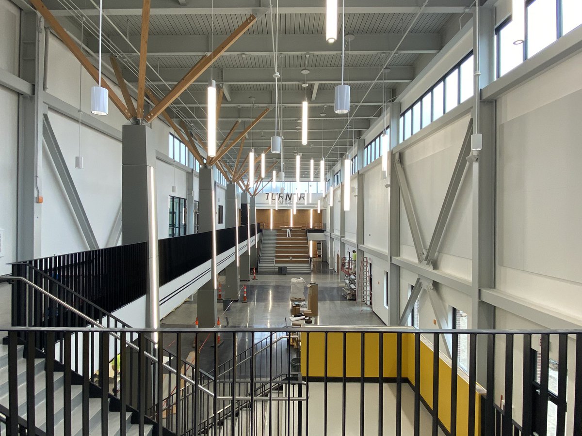 LuvUTurnerBears's tweet photo. Lots of emotions as we welcome students for the last day of school and the last time to this building that has served us well since 1954.  We look forward to welcoming students back in August to our beautiful new den. Much love for our TMS Family. #TMStrength #TurnerFamily https://t.co/y9No0FVG2Y