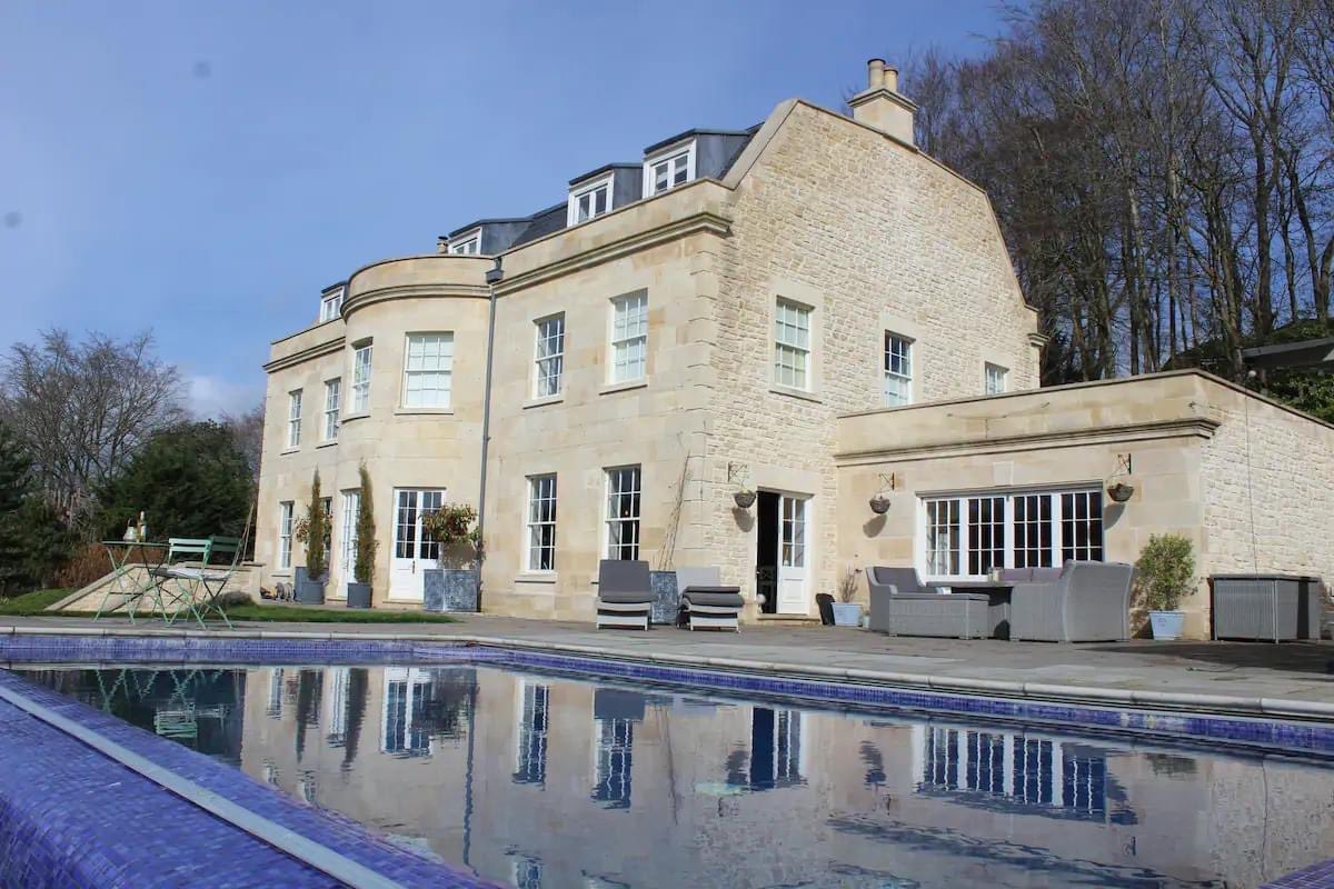 Rococoofbath's tweet photo. The sun's finally out! ☀️
Dare we even dream of lazy days by the pool yet?! 

#airbnb #pooldays #airbnbmanagement https://t.co/ZRhga76RfR