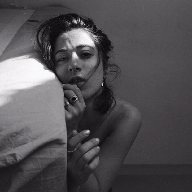 Check out my stunning friends Twitter she&rsquo;s new here @cdulievre &hearts;️&hearts;️&hearts;️💋 😋 https://t.co/LRjU39wlJn