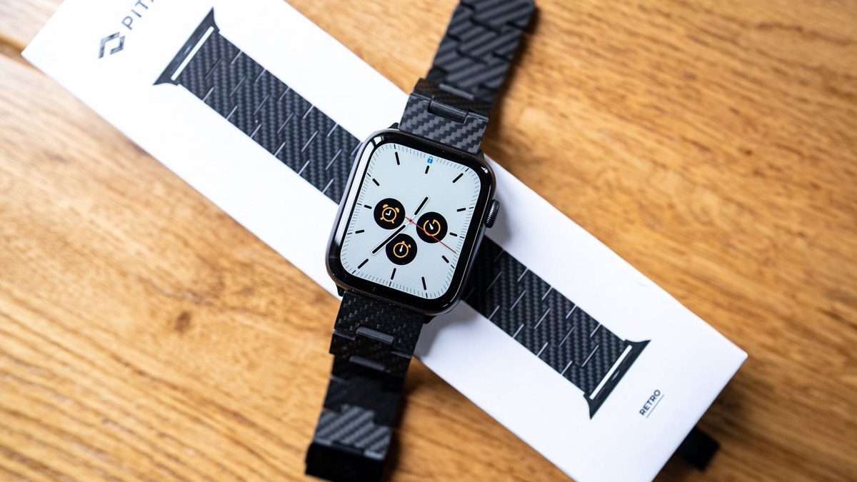 RafaelZeier's tweet photo. Ein Karbon-Armband für die Apple Watch? Taugt das was? Ich habe mir das von @PitakaGallery angeschaut: https://t.co/BM3ywNtL4I https://t.co/MPeSJdBmR6
