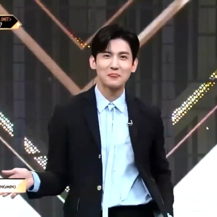 SCMLOOKS's tweet photo. shy MC #CHANGMIN #최강창민 dancing to taemin's move🕺 https://t.co/W4zIoK6CQE