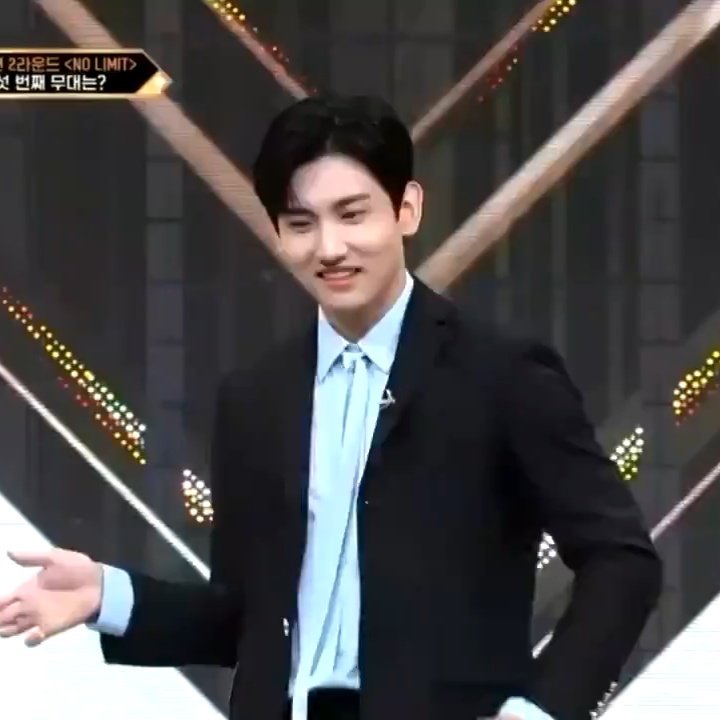 SCMLOOKS's tweet photo. shy MC #CHANGMIN #최강창민 dancing to taemin's move🕺 https://t.co/W4zIoK6CQE