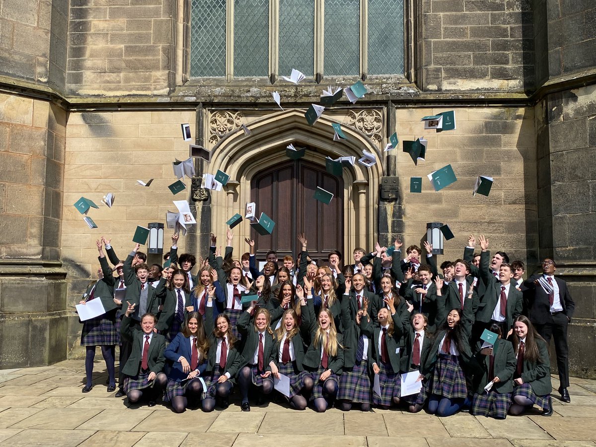 StonyhurstHM's tweet image. Great Academies for Syntax 2021 today. Looking forward to the black tie dinner and dance later! #quantjepuis #bighearted