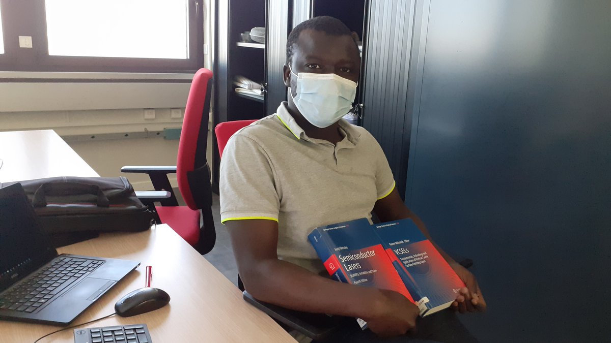 [Témoignage 📚] 

"J'aime la bibliothèque parce que, au-delà de la science que nous faisons, nous avons accès à la littérature, aux langues et aux ouvrages entrepreneuriaux."

- <a href="/doumbiayaya564/">Yaya Doumbia, PhD</a>, doctorant à la <a href="/chairphotonics/">Chaire Photonique</a> à <a href="/centralesupelec/">CentraleSupélec</a>