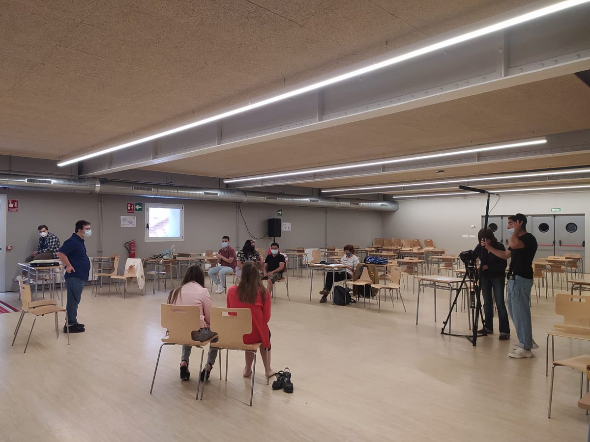 PrimRambla's tweet photo. Avui ens han vingut a gravar de la fundació La Roda en el projecte la Roda rodem perquè faran un curtmetratge sobre l'obra de teatre que estem fent https://t.co/Ev1B093UlA