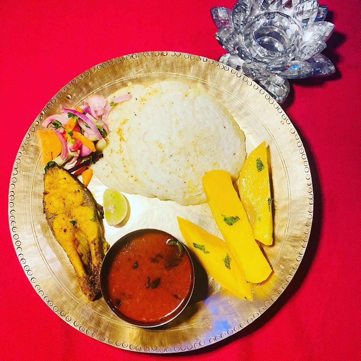 didis_my's tweet photo. Odia Chakuli Pitha and Maccha Tarkari 
#odiafood #FoodTwitter #foodie 

Odia style small dosas (not crispy) and fish fry. https://t.co/GGT1y4LBlG