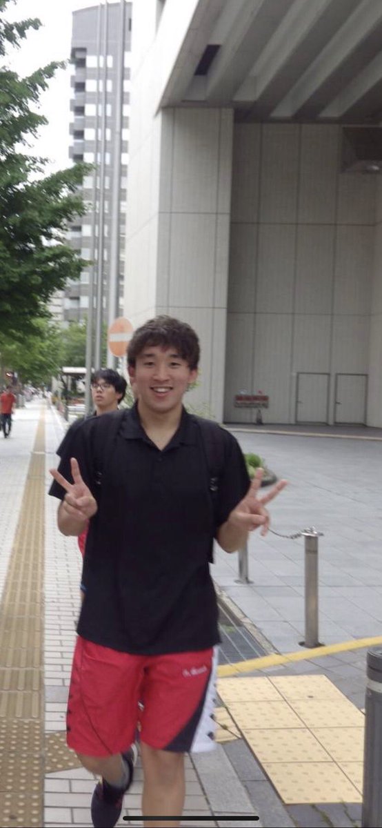 ouyc2021's tweet image. 部員紹介ver6
名前:村松湧太
セーリングネーム:あまおう
学部:工学部応用理工学科
高校時代の部活:水泳部
入部した理由:海を感じたかったから

実は今日もまた新しく新入部員が入部を決めてくれました🎉コロナで活動は自粛中ですがまだまだ入部お待ちしてます😆