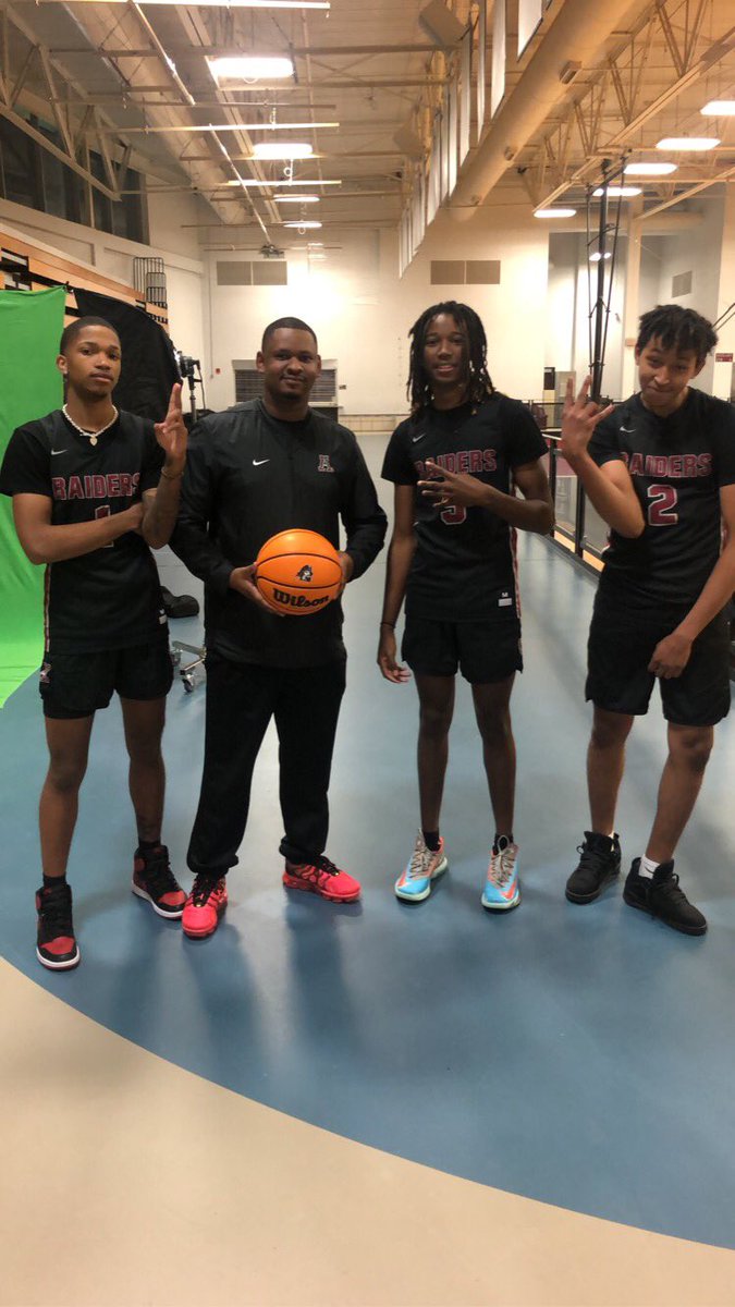 Coach_Ad24's tweet photo. Class of 2021 with my boys can’t wait to see what the world has in store for these 3 @DensonJamari @ChippMalachi @bilal_2021 #YouMadeIt #AlwaysARaider https://t.co/JMevPX7hz5