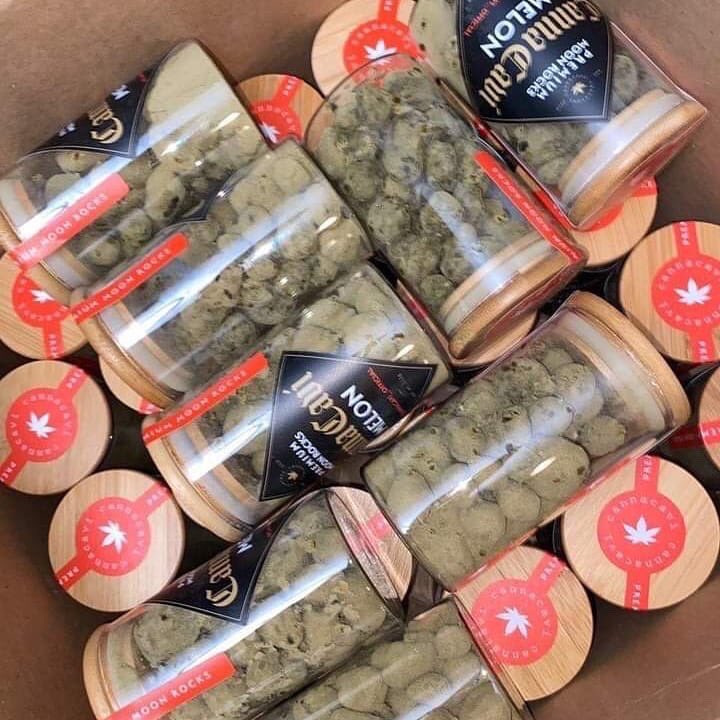 WeedMaco's tweet photo. Passe ta commande pure THC 🇨🇵👇
snaptchat👻:  https://t.co/SxQOs4cgPx
#100Daysofcode #PSG #rastabot
#venteom #manifestation #bordeaux #generationdentitaire #paris #suisse #92i #Brest #poitiers #proverbe #deliveryguy #weed https://t.co/GFitVrhjgc