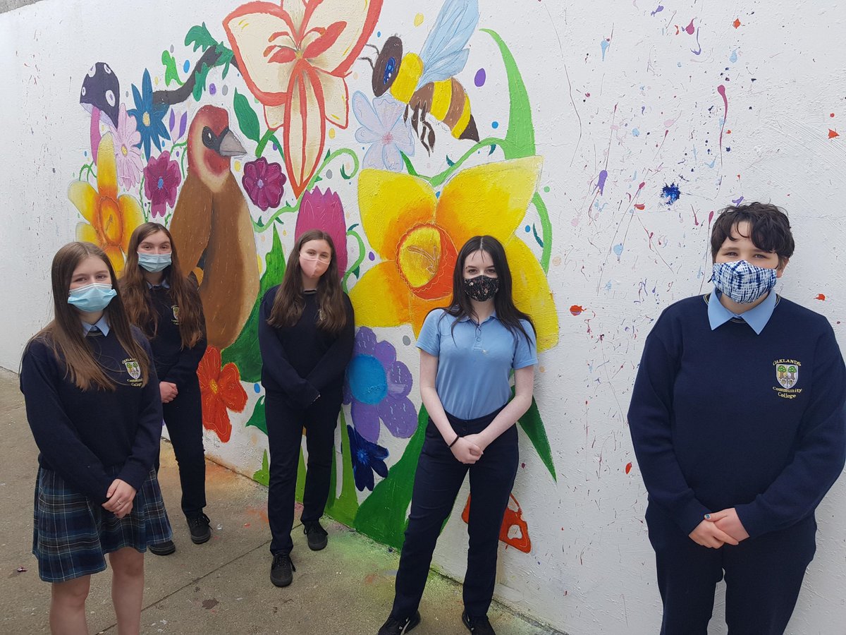 OaklandsCC's tweet image. Well done to TY students Elise Kane, Maebh Staunton, Sophie Moore, Isabel Mathews, Darcy Cooney, Allie Flynn &amp;amp; Emily Hickey who completed a mural this week with the help of visiting artist Caroline Keane. 
From us at Oaklands , thank you for the beautiful addition to our school