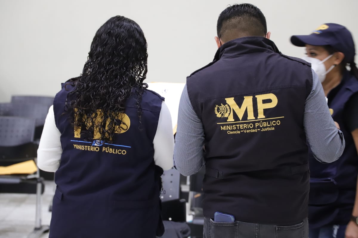 Hoy el Ministerio Público realiza el operativo EscudoRegional2021, el cual se lleva a cabo de forma coordinada entre Guatemala, El Salvador y Honduras 🇬🇹 🇸🇻🇭🇳 

El Ministerio Público a través de la Fiscalía contra el Delito de Extorsión y Fiscalía contra Delitos Transnacionales.