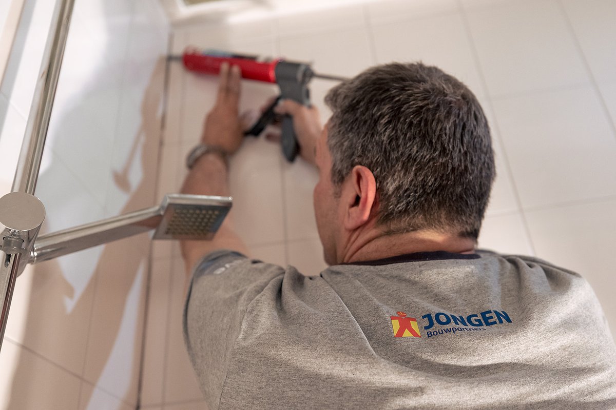 JongenBouw's tweet photo. 𝗞𝗶𝗷𝗸 𝗼𝗻𝘀 ‘𝗢𝗻𝗱𝗲𝗿𝗵𝗼𝘂𝗱 &amp; 𝗥𝗲𝗻𝗼𝘃𝗮𝘁𝗶𝗲’ 𝘁𝗲𝗮𝗺 𝘀𝗵𝗶𝗻𝗲𝗻!
Wat zijn we #trots op onze specialisten van #Onderhoud &amp; #Renovatie; een betrokken en gespecialiseerd team die zich enkel en alleen focust op #vastgoedbeheer. 
BROCHURE: https://t.co/zSzpVkhmwN https://t.co/fBUH76OCUT