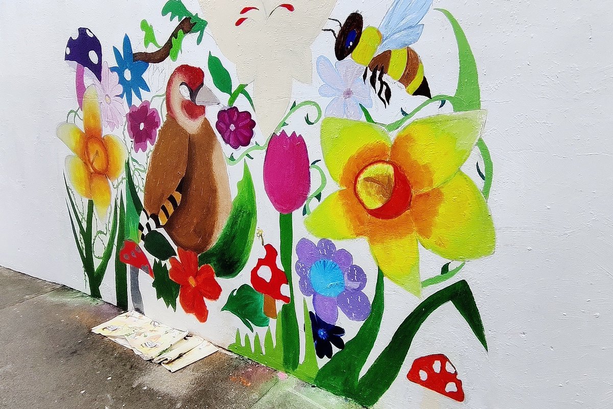 OaklandsCC's tweet image. Well done to TY students Elise Kane, Maebh Staunton, Sophie Moore, Isabel Mathews, Darcy Cooney, Allie Flynn &amp;amp; Emily Hickey who completed a mural this week with the help of visiting artist Caroline Keane. 
From us at Oaklands , thank you for the beautiful addition to our school