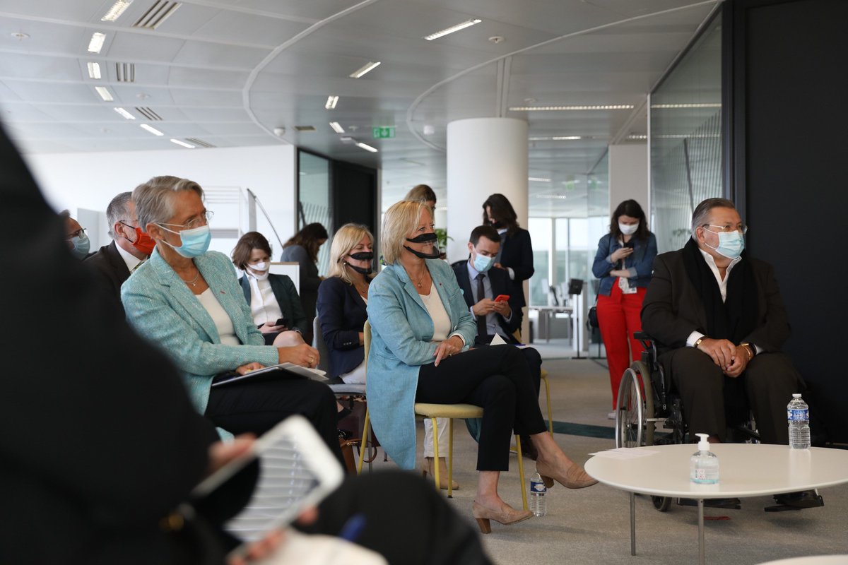AdeccoGroupFR's tweet photo. "Recruter des personnes en situation de #handicap n'est pas difficile mais différent"@Jonathan_Simon_ est venu présenter les actions d’@Humando_rh Pluriels pour accompagner les candidats vers l'emploi et nos clients dans leurs démarches #diversité et #inclusion #alternanceduodays https://t.co/0dOIIh4lS5
