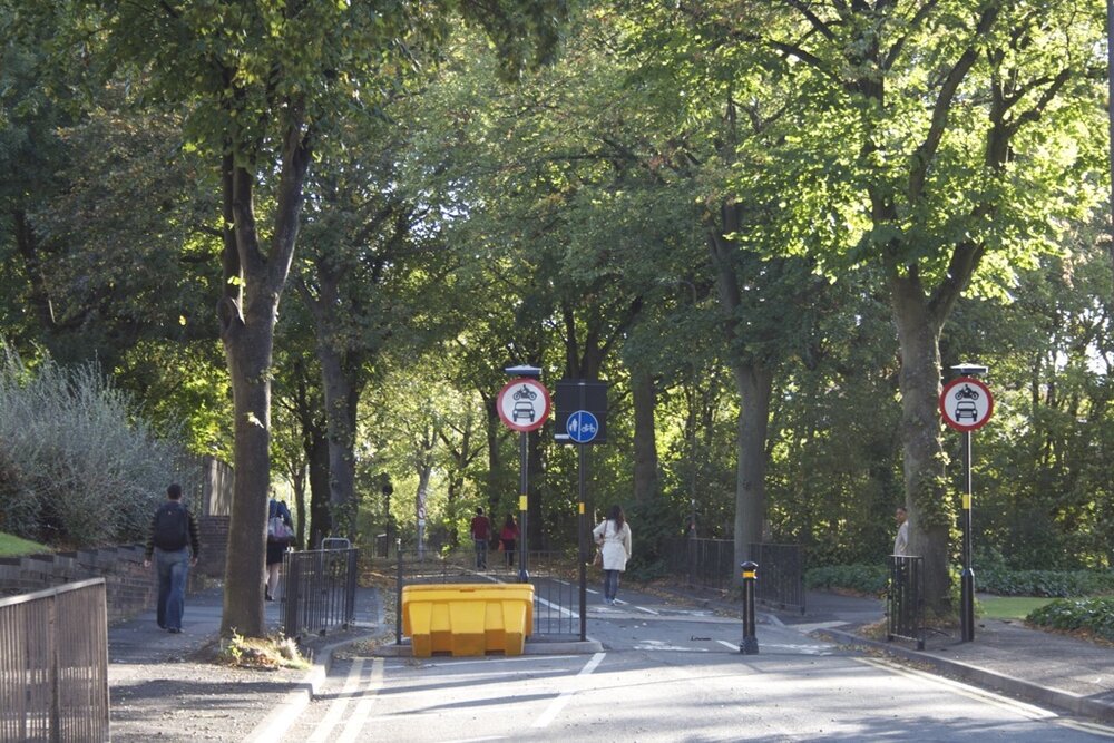 Londoners! Do you live on or near a street with a historic (pre 2015) filter like this one, where motor traffic is restricted? If so please send me the location and a pic if possible. 
You will be helping to develop a citizen science project for <a href="/_wearepossible/">Possible</a> #carfreecities