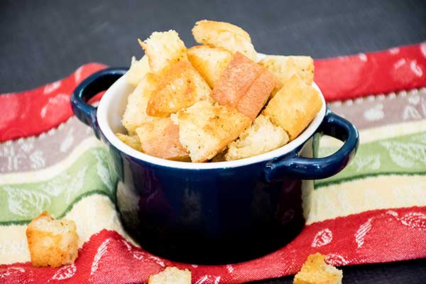HoneybunchHunts's tweet photo. Homemade Croutons With Onion And Garlic - Honeybunch Hunts https://t.co/4XN0FRX53y https://t.co/p7NdmEolQq