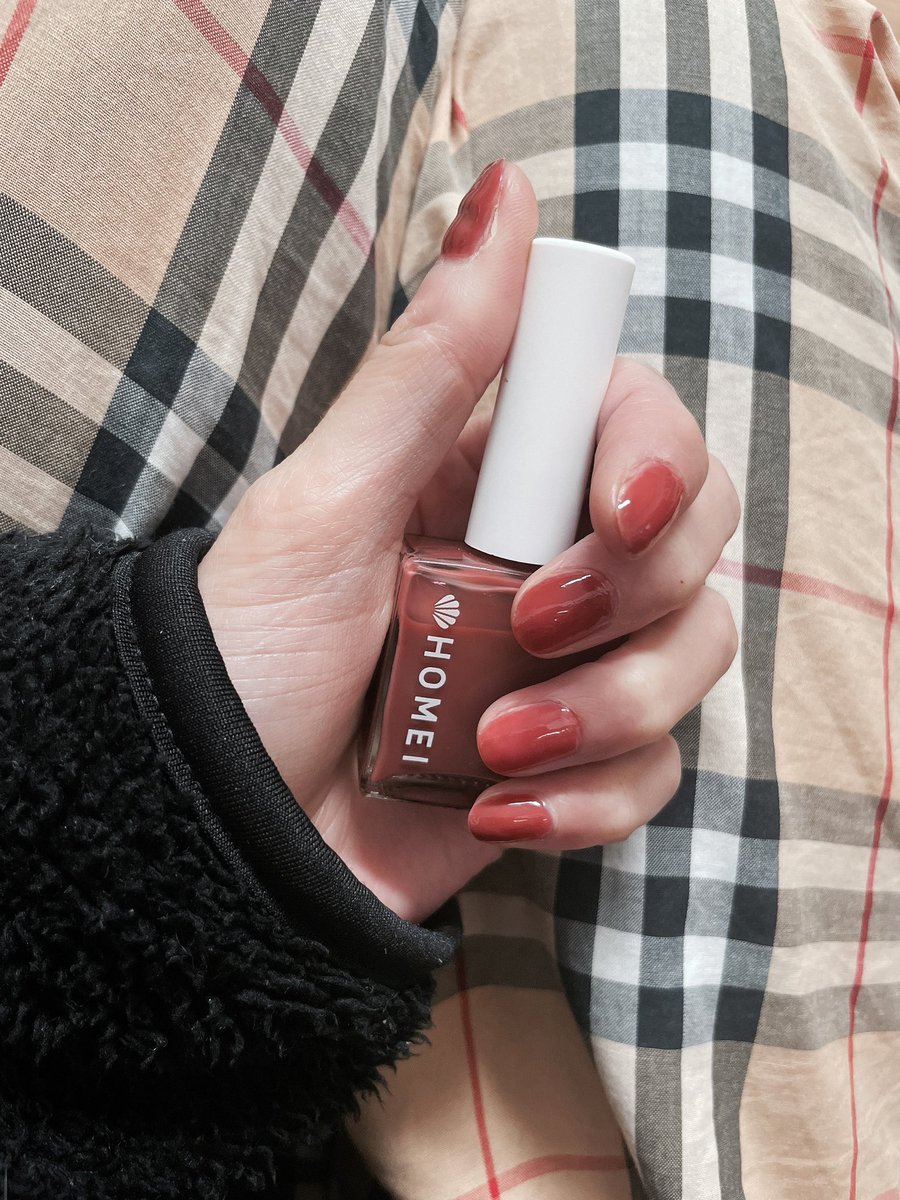 mana_three's tweet photo. 自分でケアするのにHOMEIさんのネイルポリシュを「12FREE NAIL」購入💅🤍爪と環境に優しい成分で作られたネイルだそうで☺️！保湿トリートメント成分配合だから爪ケアも出来て、ベースやトップもいらないから楽ちんだ〜✌︎✌︎✌︎
南明奈ちゃんコラボの色です💅🤍
#エシカル　#HOMEI #12FREENAIL https://t.co/KtiG76u7iV