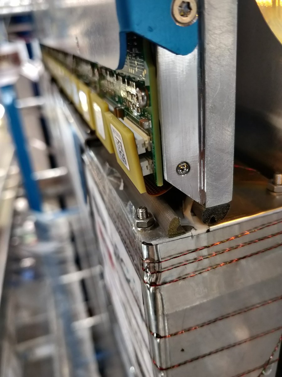 BlakeDL's tweet photo. Loose connectors sink detectors. #lhcbexperiment #scifi #Science https://t.co/hwuxKkS9Sl