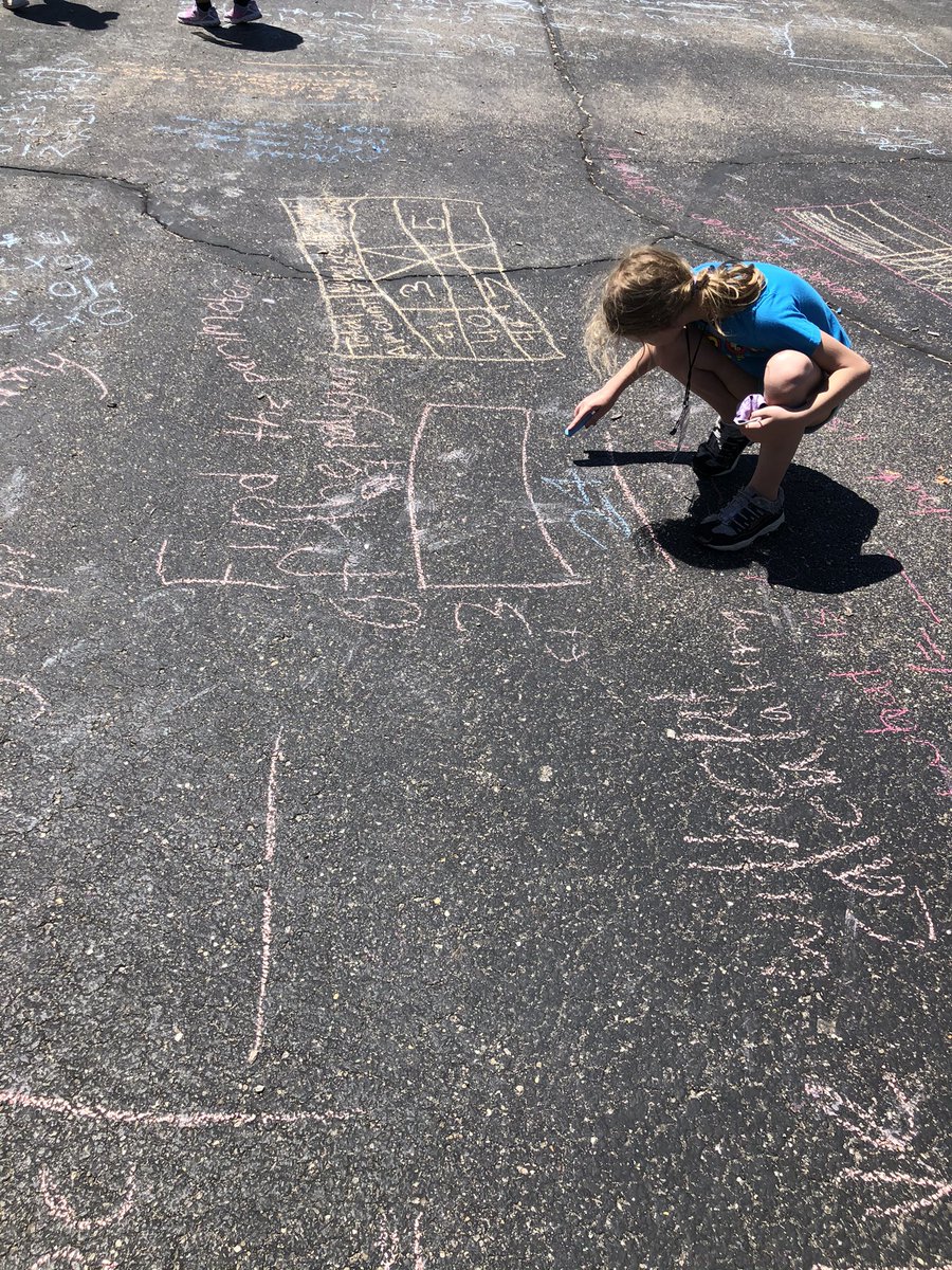 MrsJames1111's tweet photo. What better way to enjoy our last warm day? Math on the Blacktop Day. Both teams tied, it was a good day. #62Learns #62CE https://t.co/CwvvZMVTlU