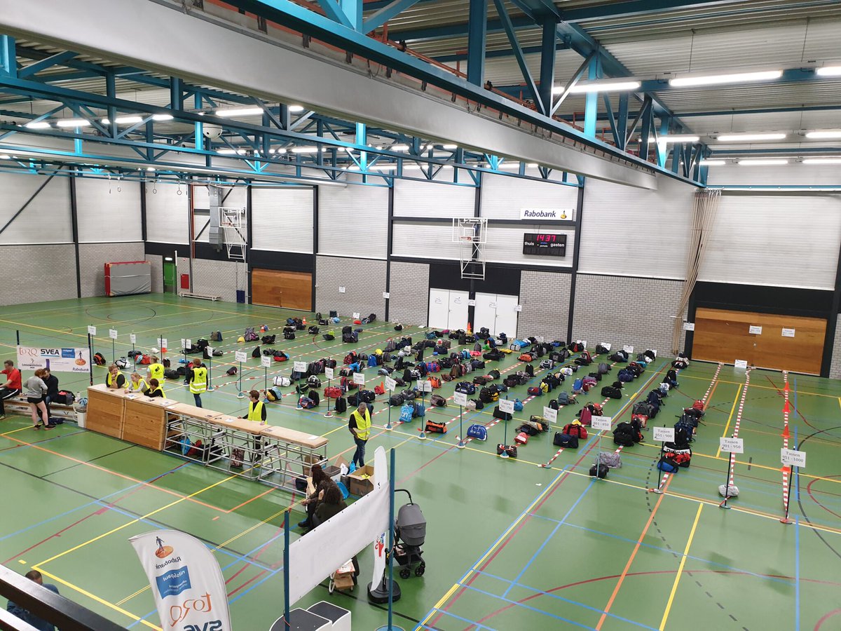 Gezocht: Vrijwilligers. Help jij ons op 14 november? Heb je interesse? Neem dan een kijkje op onze website en registreer je belangstelling. halvemarathongouda.nl/vrijwilligers/