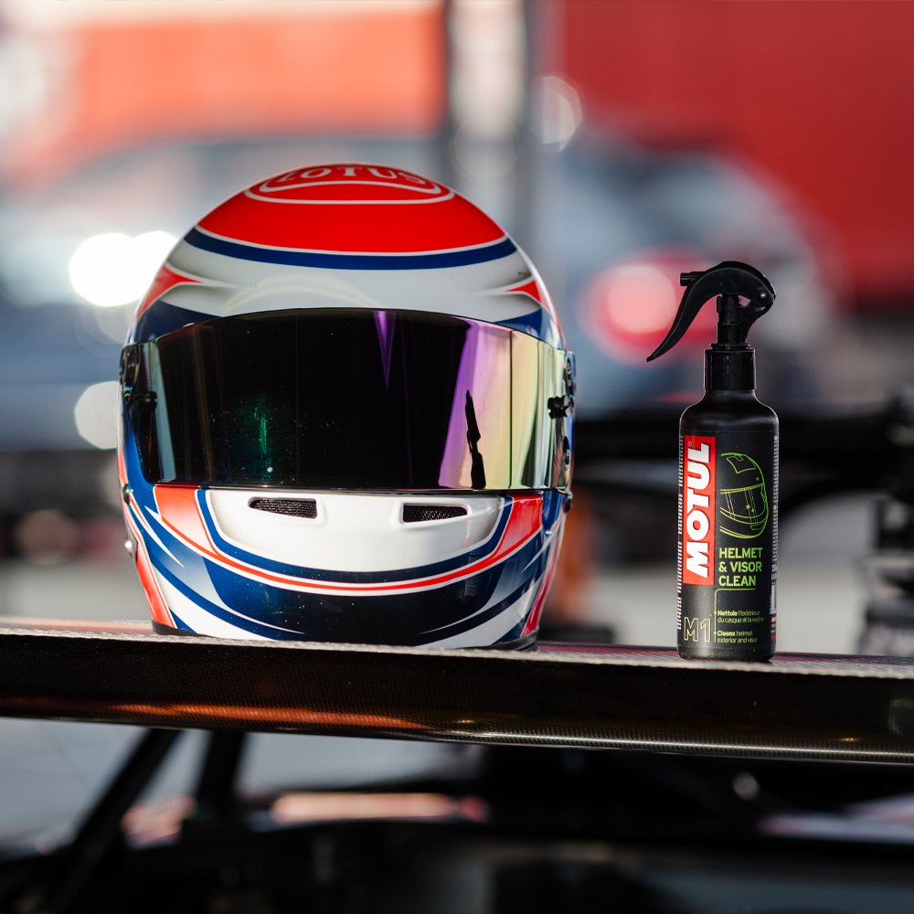 Motul_uk's tweet photo. Treat your helmet this summer.
#PoweredByMOTUL #MOTULUK #MOTULCare #MCCare https://t.co/NDnuZSnLYg