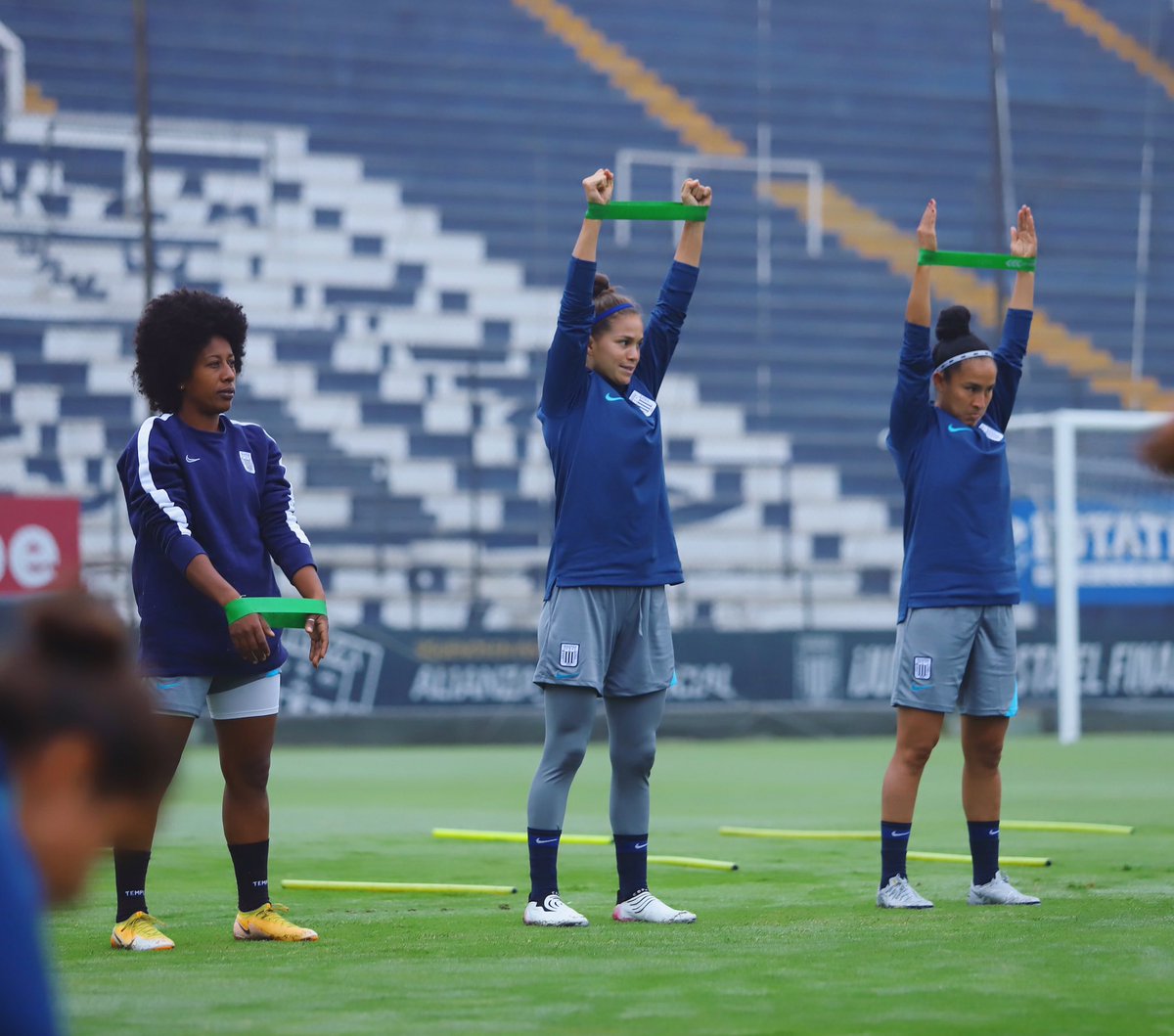 ¡Cumpliendo sueños! 👊🏽

Hoy, por primera vez, realizamos el entrenamiento en el campo oficial de Matute. 

#AlianzaLima #VictoriaYGloria #EquipoFemenino #Entrenamiento