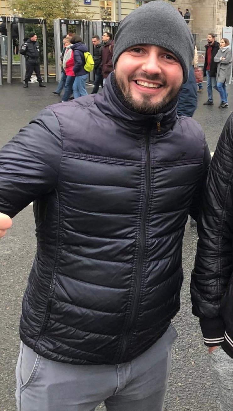 E2ZQB-1X0AUtpU0?format=jpg&name=large